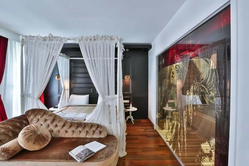 SENATUS HOTEL