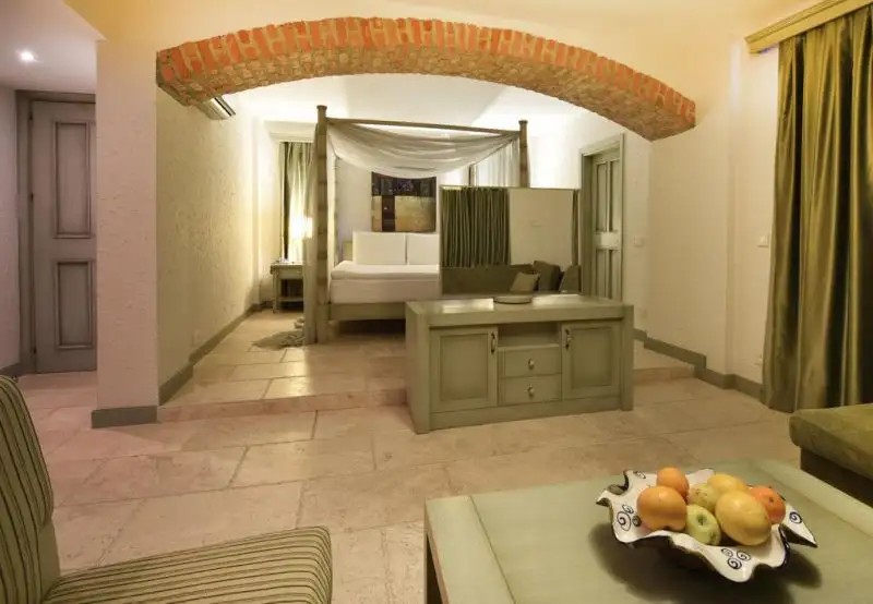 TEMENOS LUXURY SUITES HOTEL & SPA