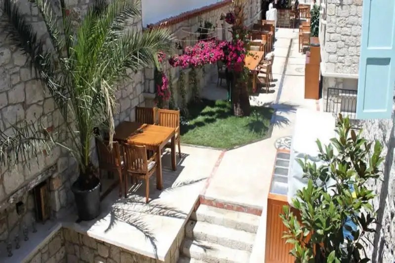 ERENDIRA HOTEL