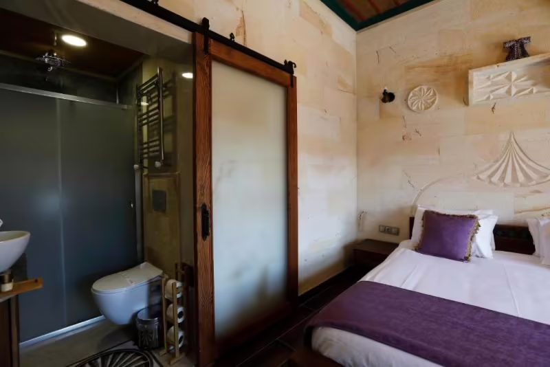 ADA CAVE SUITES