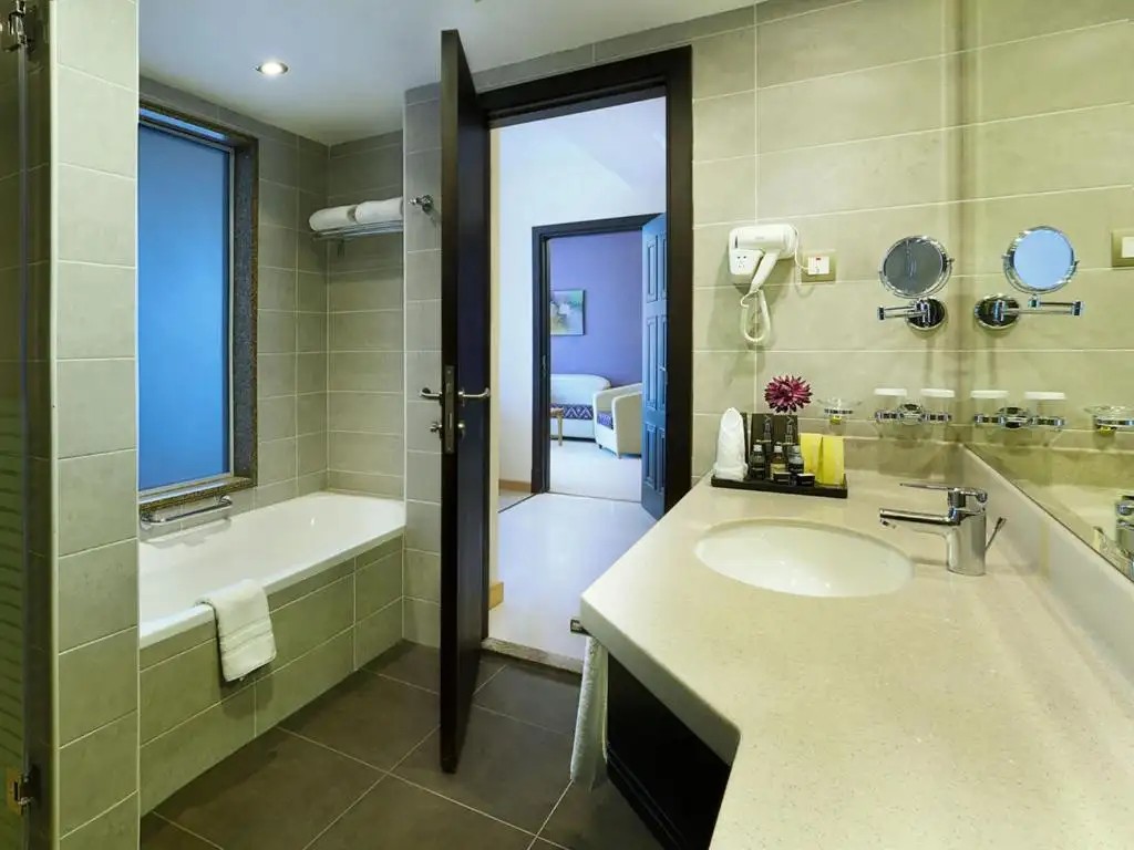 ARMADA AVENUE HOTEL (EX. ARMADA BLUEBAY HOTEL)