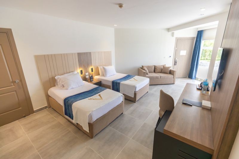 deluxe jacuzzi 16+