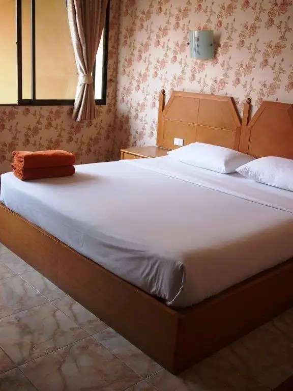 DREAM HOTEL
