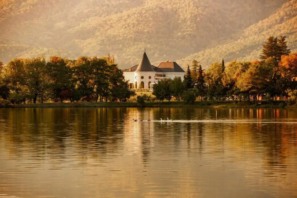 LOPOTA LAKE RESORT & SPA