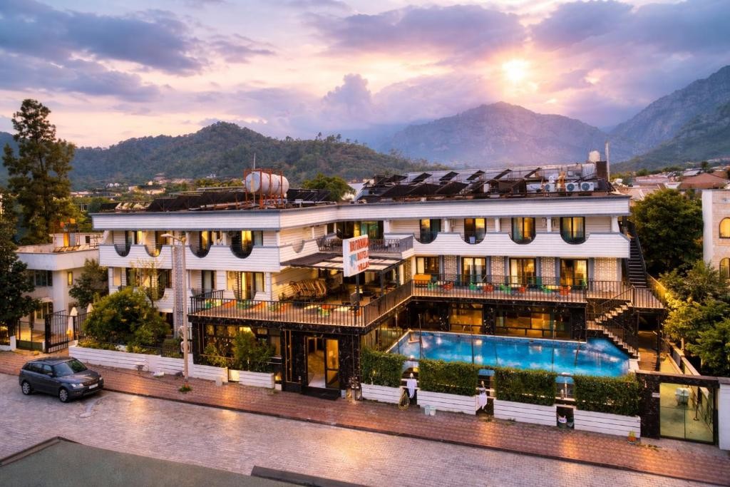 BRITANNIA HOTEL & VILLAS