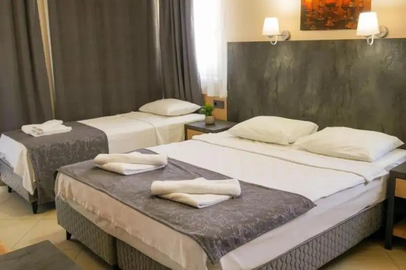 ANNA QUEEN HOTEL ADULTS ONLY 14+