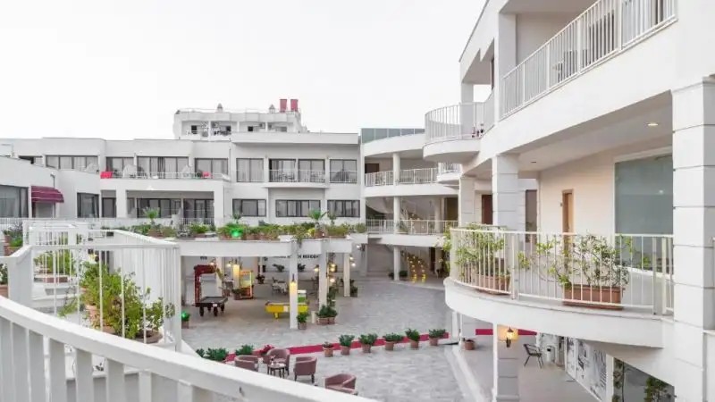 LADIES BEACH RESIDENCE FAMILY SUITES