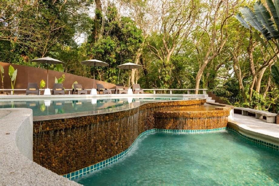 BAAN KRATING PHUKET RESORT