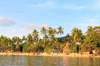 BAN AO THONG