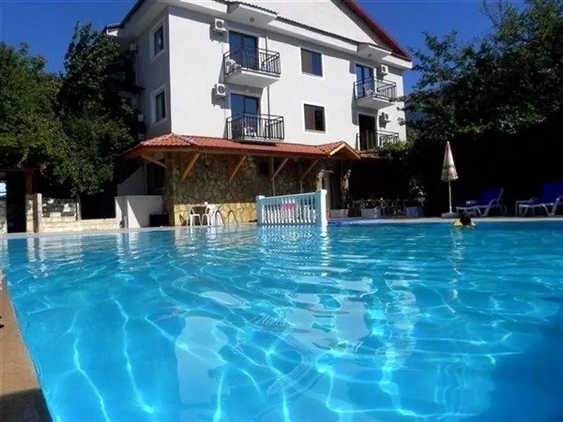 STAR HOTEL