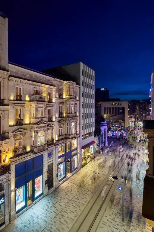 MR CAS HOTEL