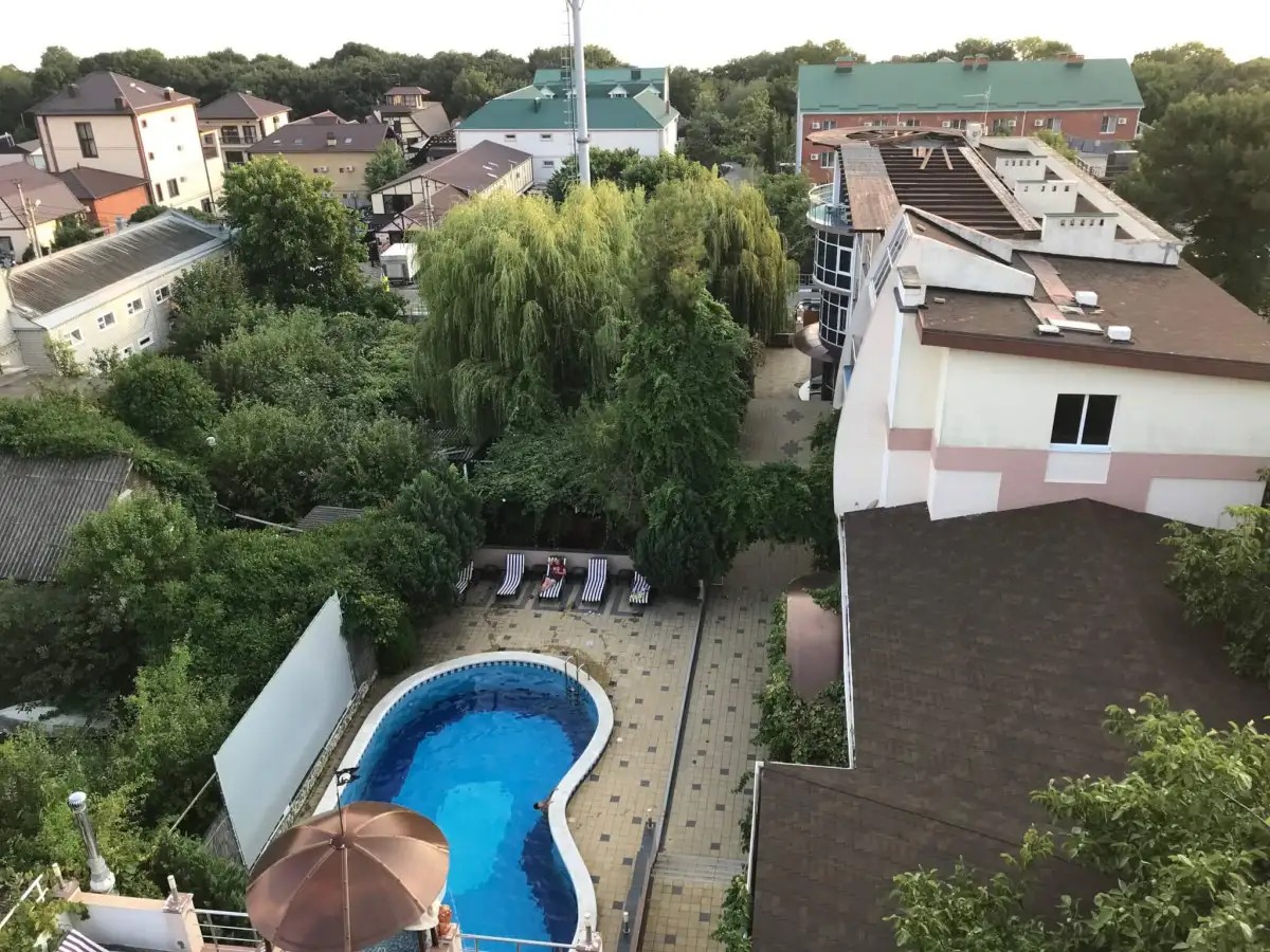 ЛАСТОЧКИНО ГНЕЗДО