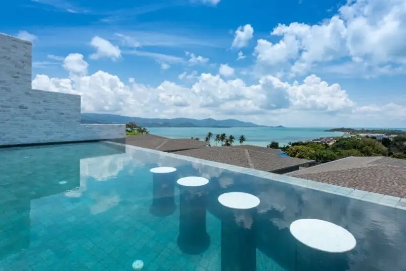 4 BED SEA SUNSET VIEWS & 2 MINUTE WALK TO BEACH