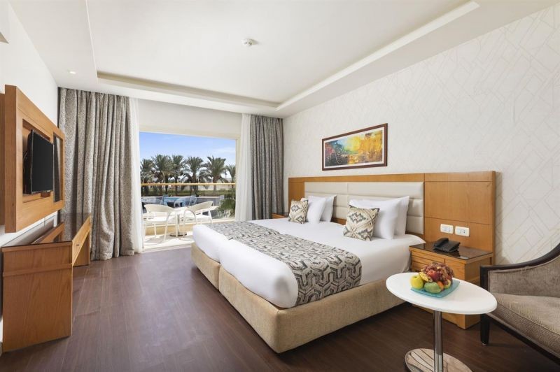 2 bedroom family pool view