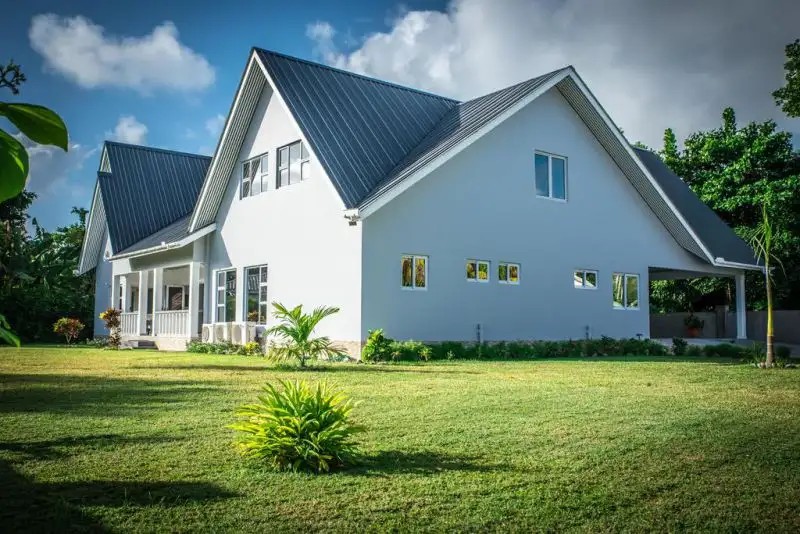 ISLAND CHARM OF PRASLIN