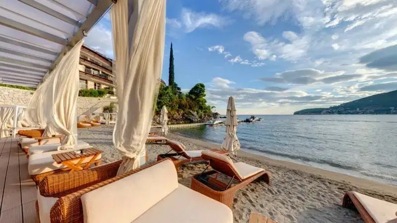 DUKLEY HOTELS & RESORTS