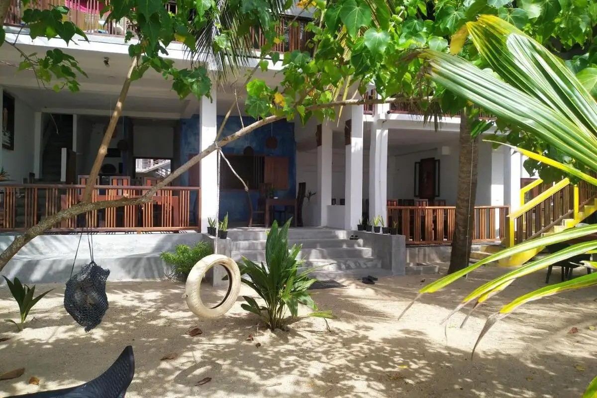 BANANA BEACH