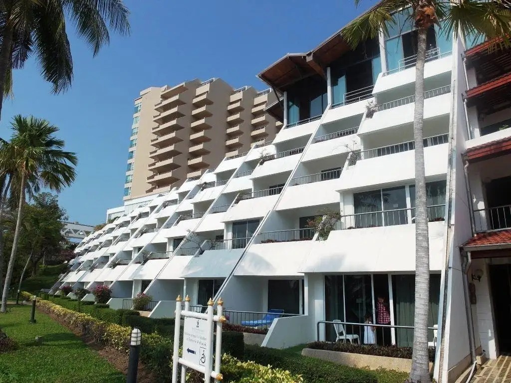 ROYAL CLIFF BEACH TERRACE