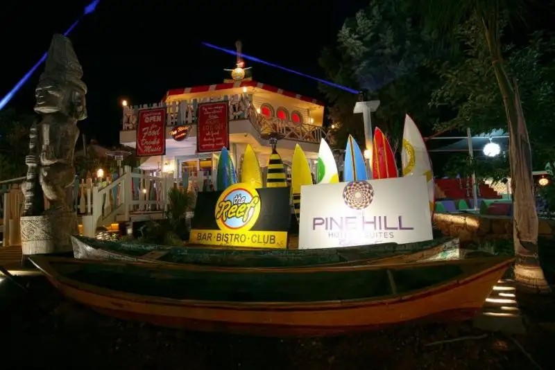 PINEHILL HOTEL & SUITES