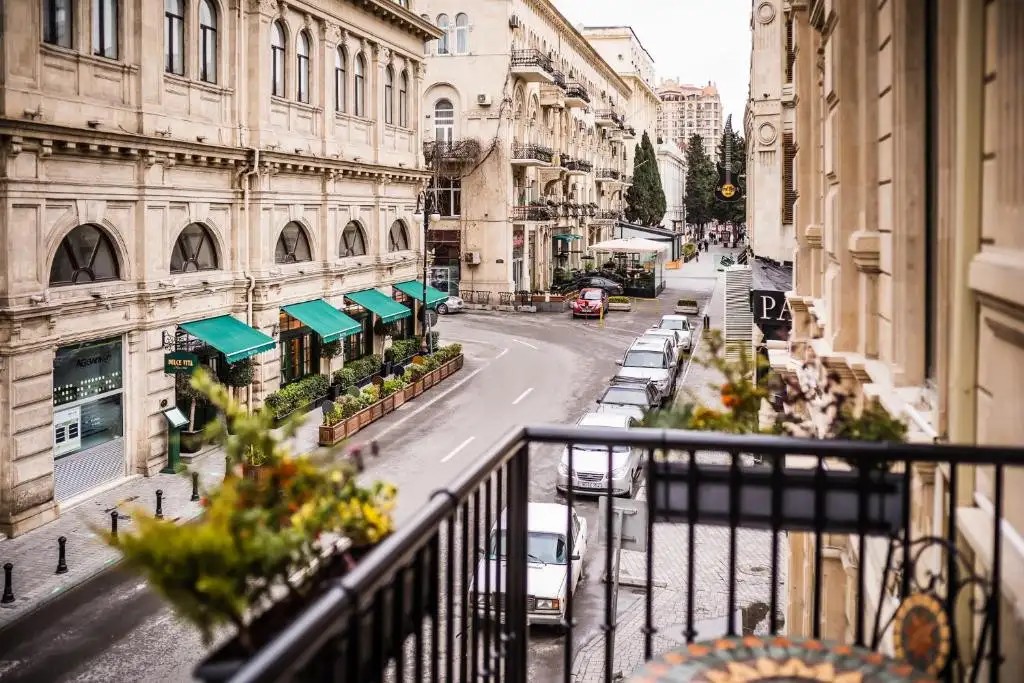 THE MERCHANT BAKU
