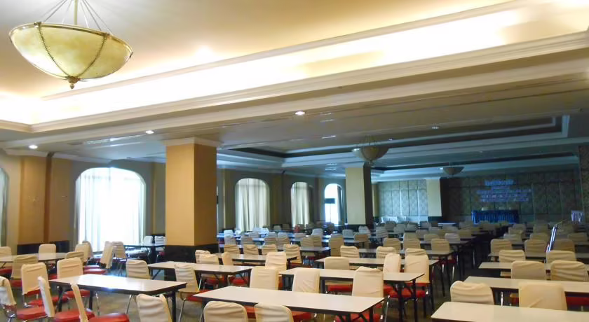 ROYAL HOTEL