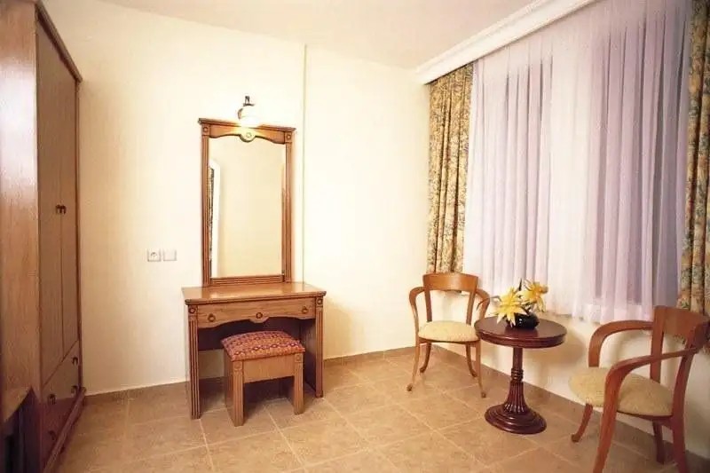 AMBER ROSE APARTMENT