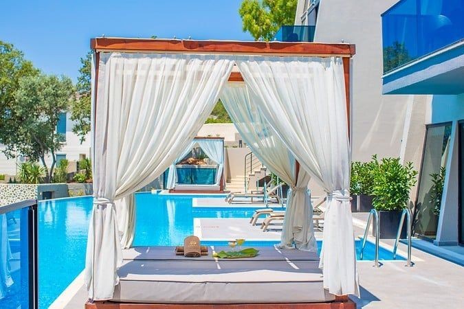 deluxe swim up suite