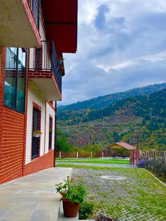 HOLIDAY BORJOMI