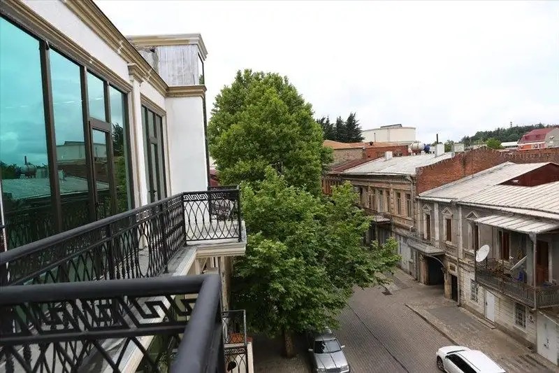 DISCOVERY HOTEL