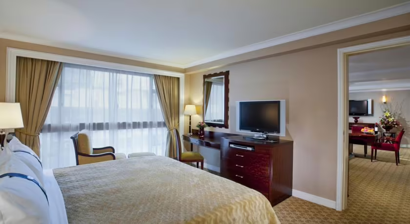HOLIDAY INN GOLDEN MILE