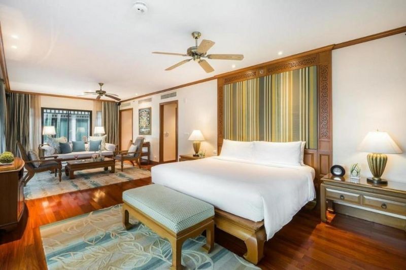 1 bedroom luxury oceanfront jacuzzi suite