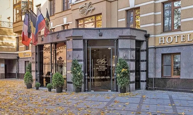 АГЛАЯ ОТЕЛЬ И КОРТЪЯРД