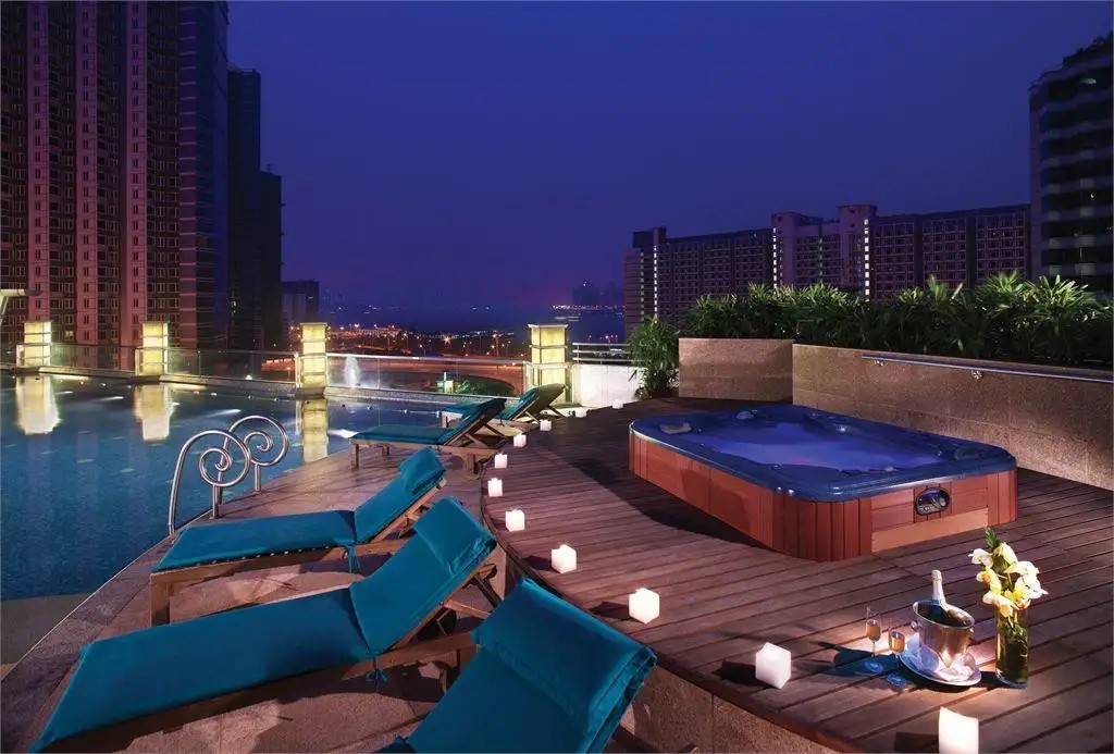 HARBOUR PLAZA METROPOLIS