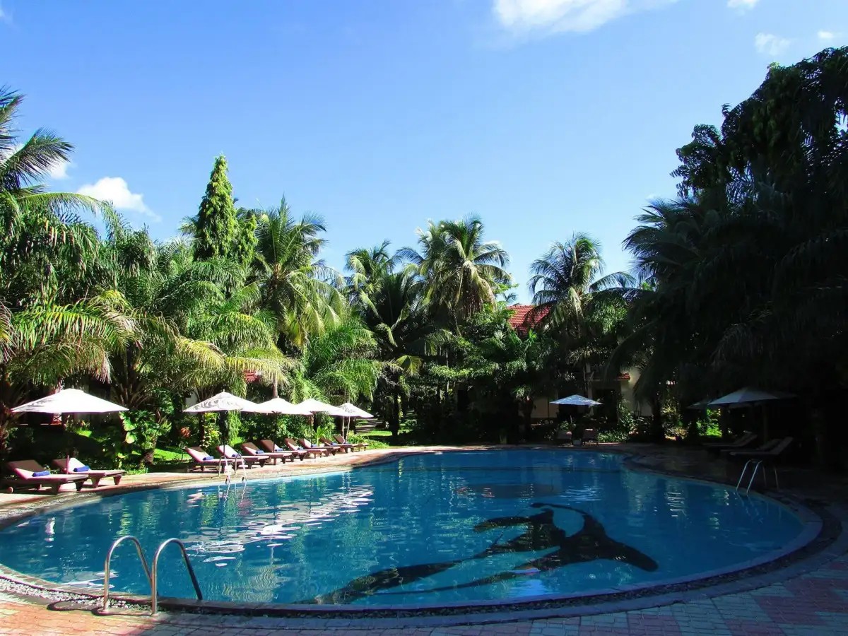 THE BEACH RESORT