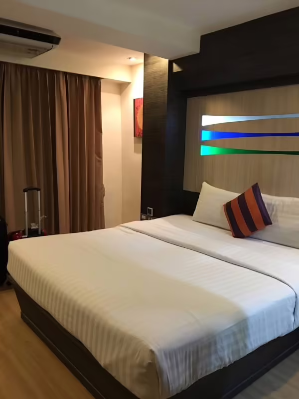 ICHECK INN SUKHUMVIT SOI 11 (EX. NARRY NANA BANGKOK)