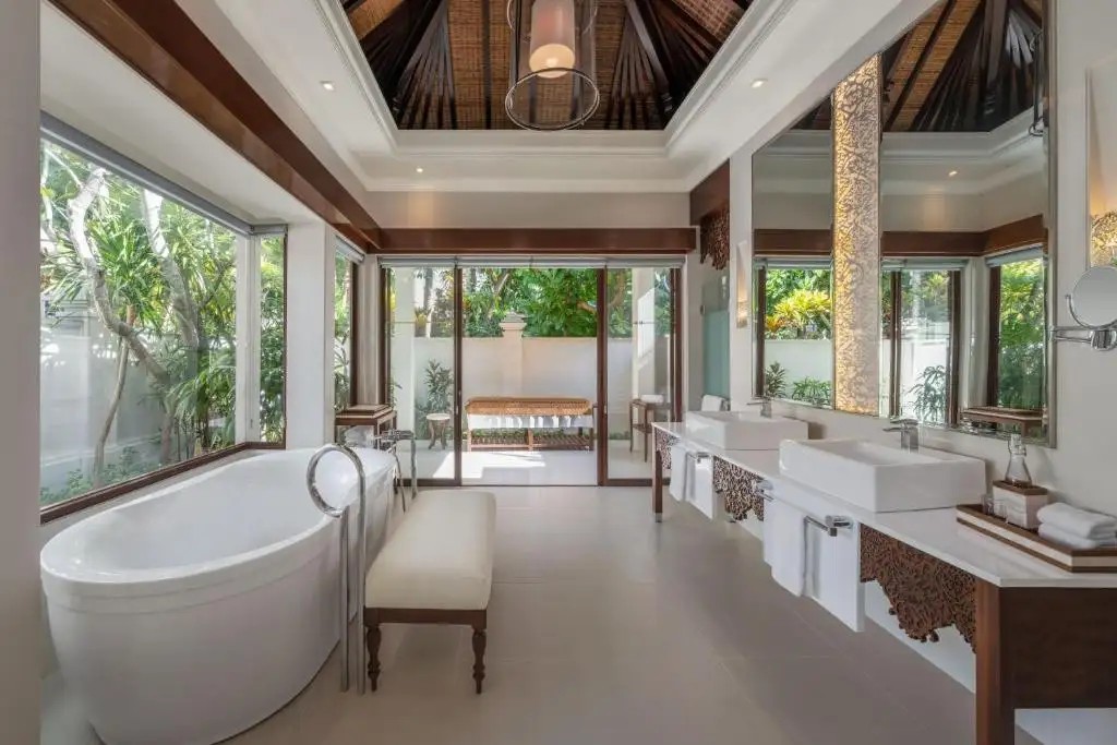 THE LAGUNA, A LUXURY COLLECTION (EX. SHERATON LAGUNA)
