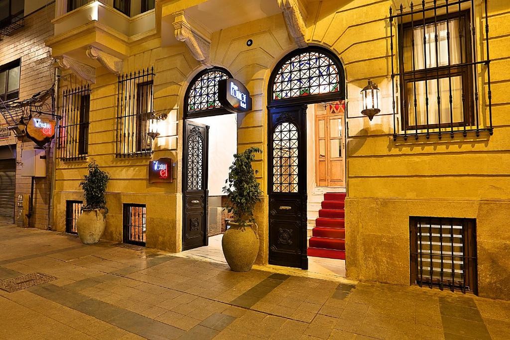 TAXIM LOUNGE HOTEL