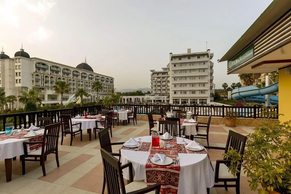 HOLIDAY GARDEN RESORT