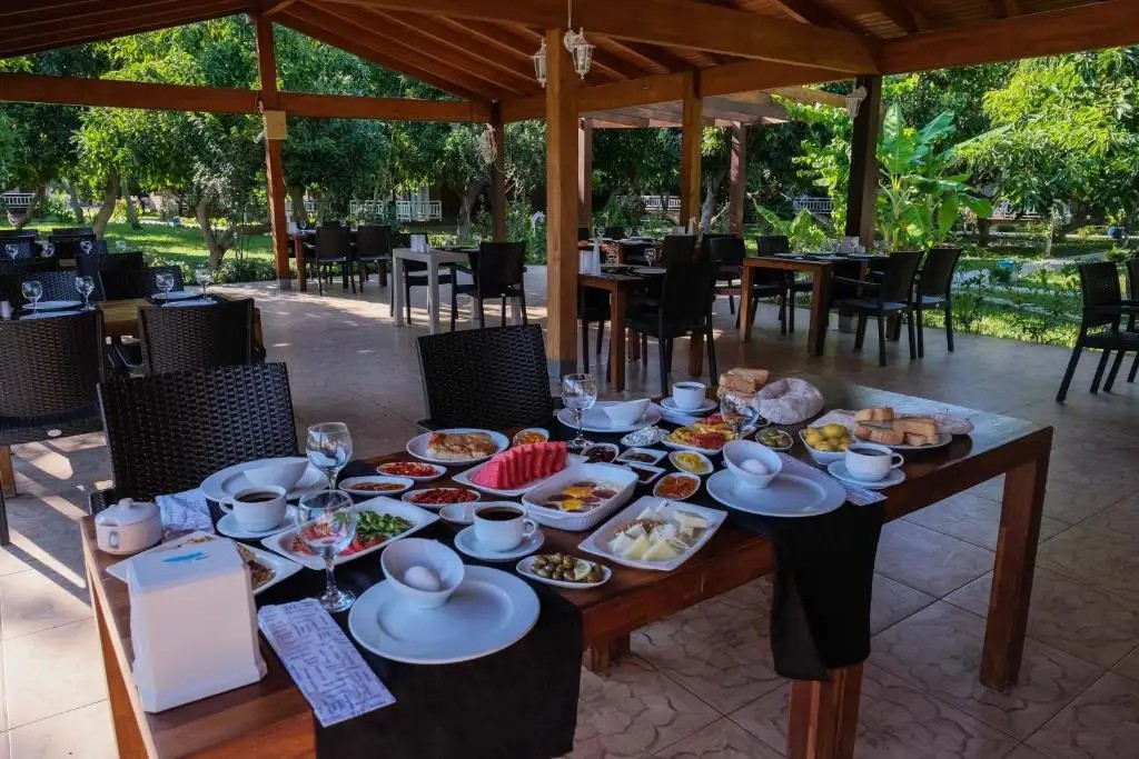 APELLA HOTEL BOUTIQUE (EX. SEVEN SEASONS)