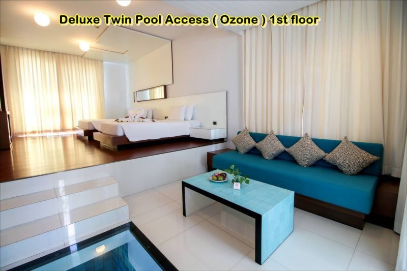 deluxe  pool access