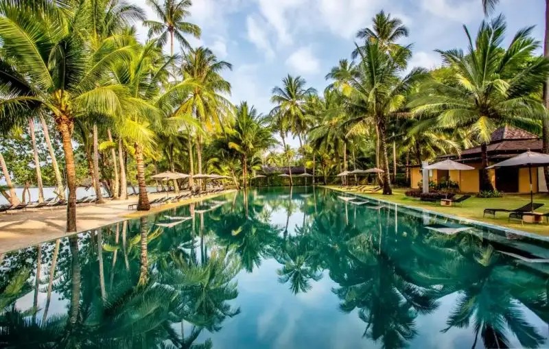 PENINSULA BEACH RESORT