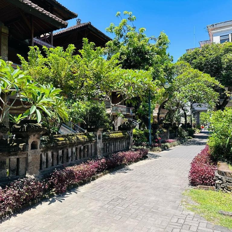 MELASTI KUTA BEACH BUNGALOWS