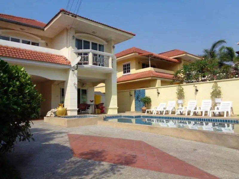 BAAN SUAY