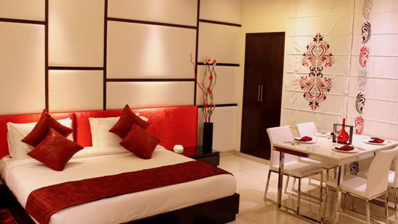 AMRAPALI GRAND HOTEL