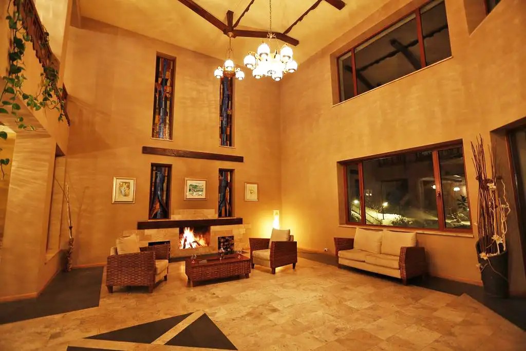 ARTHURS HOTEL