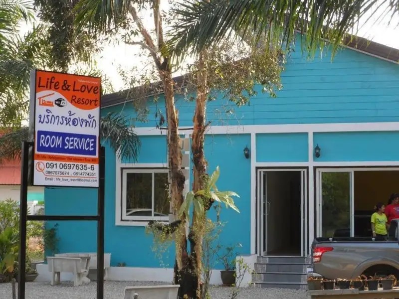 LIFE AND LOVE RESORT