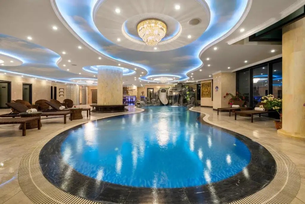 V HOTEL