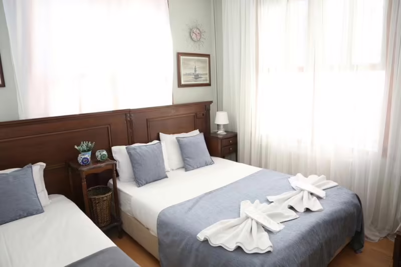 DOS HERMANOS (EX. ANTIQUE HOUSE ISTANBUL)