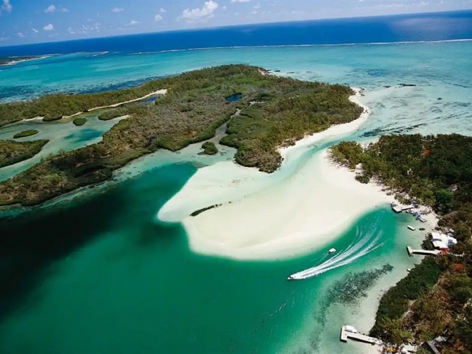 FRIDAY ATTITUDE (EX. LE BOUGAINVILLE)