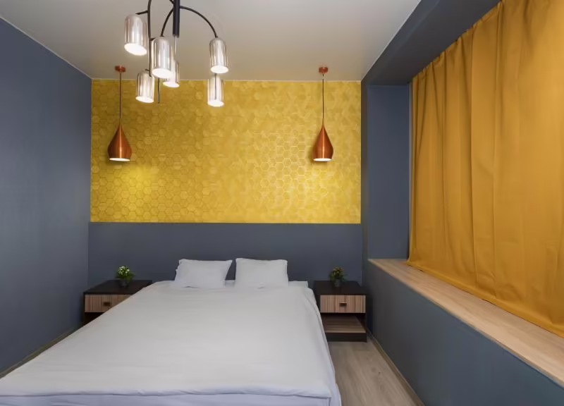 UHOTEL (Ю ОТЕЛЬ)